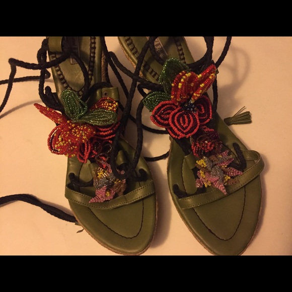 Coral Blue flower shoes 👠 - Picture 2 of 3